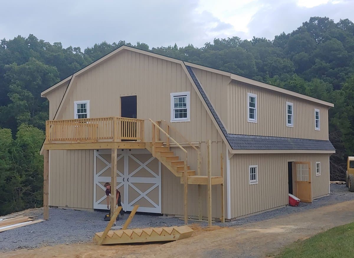 Large Gambrel Barn — photo 1